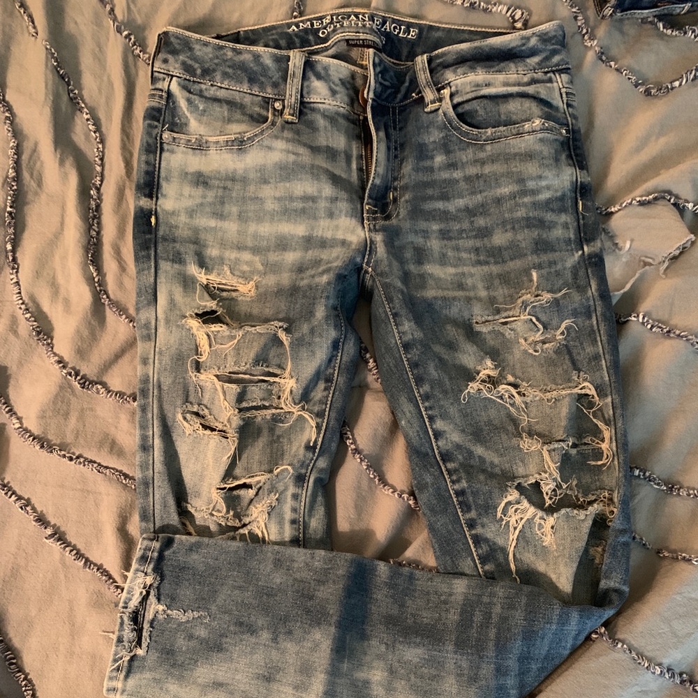 Distressed skinny jeans